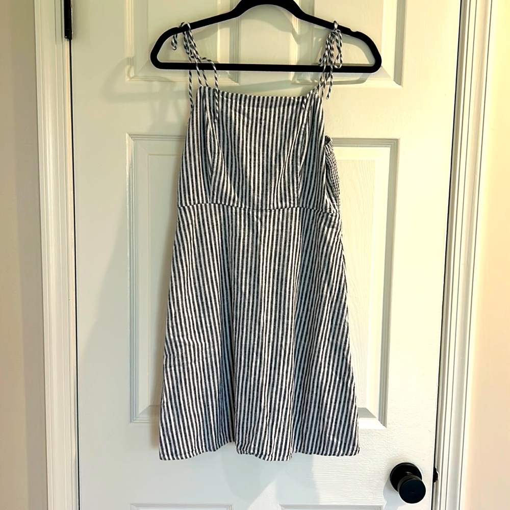 Old Navy white and blue linen dress